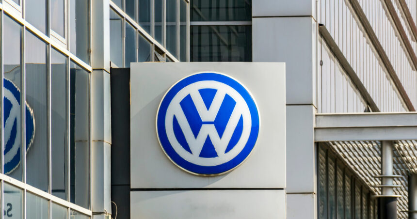 angajatii volkswagen se ofera sa accepte reducerea salariilor cu conditia sa nu fie inchise fabricile din germania 673f41cfb1880