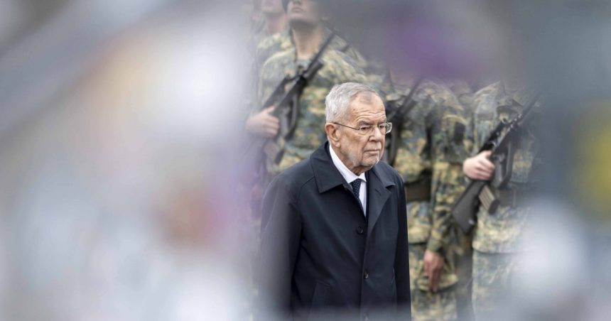 Cancelarul austriac Nehammer va fi reprezentantul președintelui Austriei în timpul operației la coloană. 1 cancelarul austriac nehammer il va reprezenta pe presedintele austriei cat acesta va fi operat la coloana 672690f8bb916