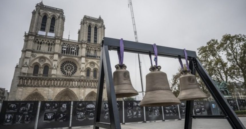 clopotele de la notre dame de paris au batut din nou pentru prima data de la incendiul din 2019 cand se redeschide celebra catedrala 672df49c84c5d