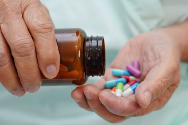 crimele care au schimbat felul cum luam medicamente milioane de oameni terorizati de un ucigas care a ascuns cianura in paracetamol 67441ad4a4f75