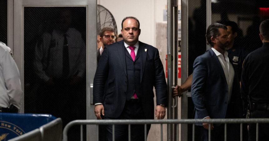 eminenta cenusie de origine rusa a lui trump boris epshteyn suspectat de monetizarea unor posturi in guvern 67476316c1083