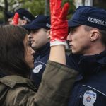 galerie foto cerem demisia lui goran vesic protest la belgrad dupa ce prabusirea acoperisului garii din novi sad a cauzat moartea a 14 persoane 6727a0da77133
