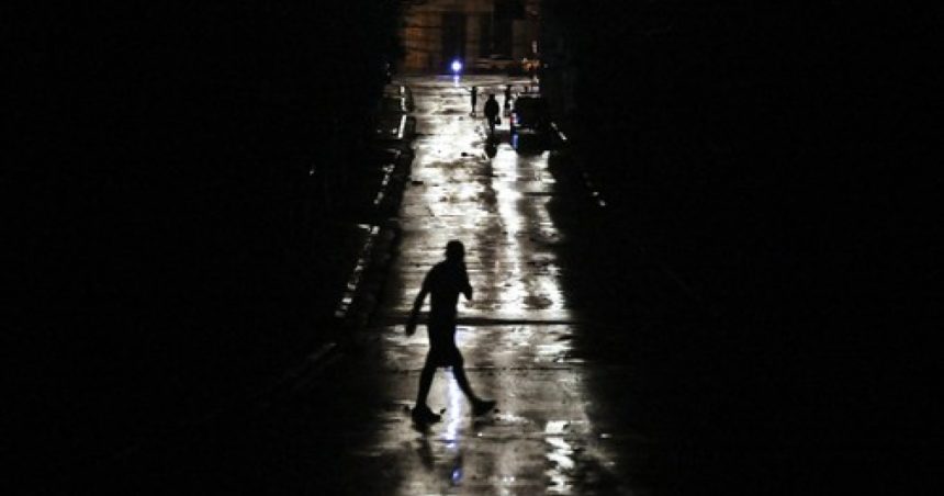 galerie foto cuba a ramas din nou fara electricitate lovita puternic de uraganul rafael intensitatea vantului este de 185km h 672c681da36fc