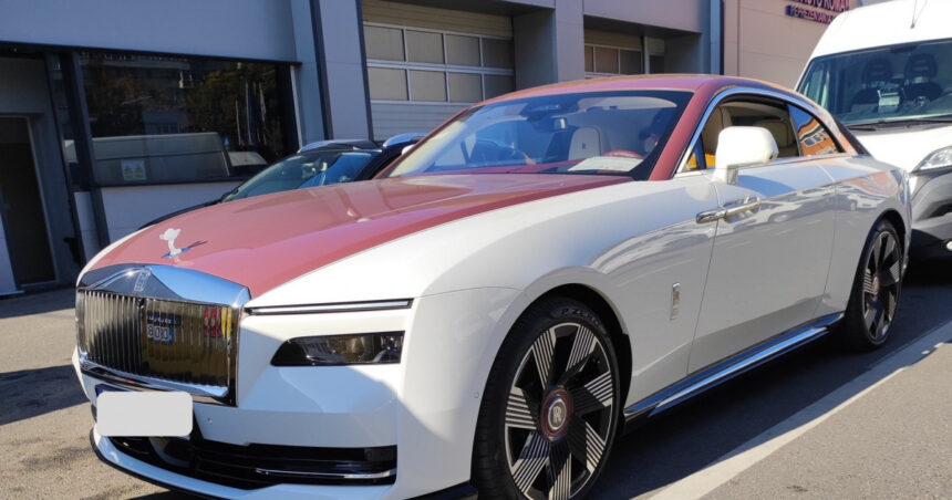 galerie foto cum arata primul rolls royce electric adus la rar pentru omologare modelul are un pret de pornire de aproximativ 400 000 de euro 673b3b9509b94