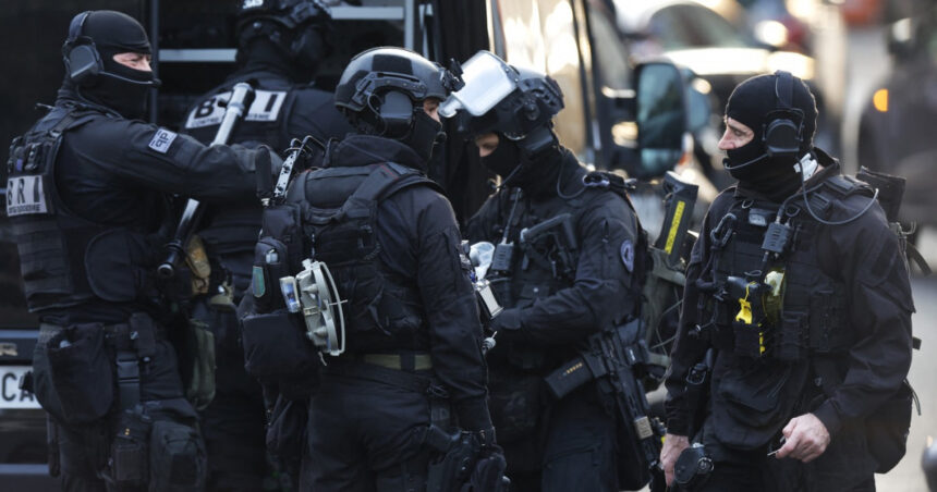 luare de ostatici la paris politia a inconjurat o pizzerie unde fiul patronului a retinut angajati 6738c9f401aad