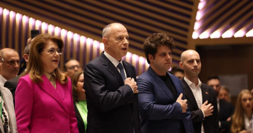 o persoana care a raspandit in trecut propaganda rusa a stat langa mircea geoana la un eveniment electoral 672a0db32d699