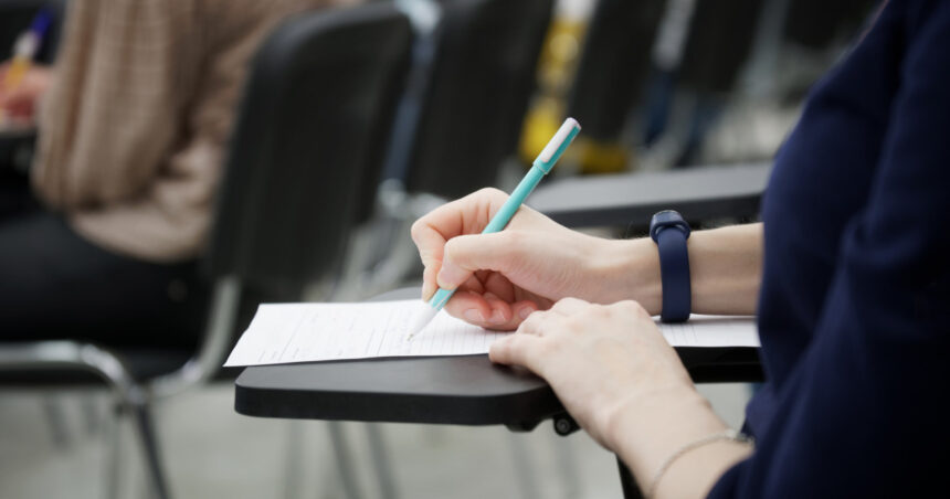 peste 10 000 de candidati sustin duminica examenul de intrare in rezidentiat 2024 cand se vor afisa rezultatele 6739ca9856ad2