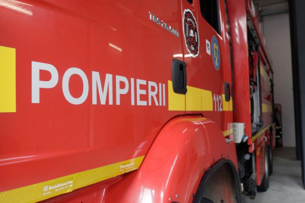 sase persoane intre care doi politisti au fost ranite intr un incendiu la un apartament din sectorul 2 al capitalei 672f560fb1baf