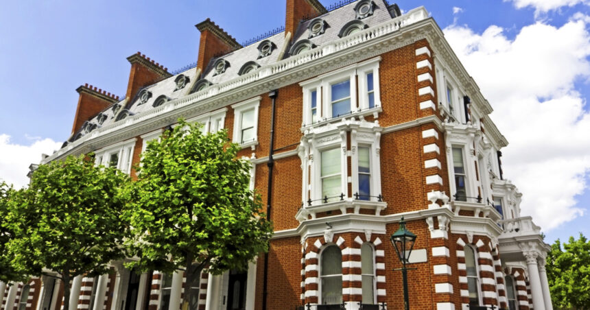 scandal imobiliar la londra o bogatasa georgiana acuza ca i a fost vanduta o vila istorica plina de molii cat a costat cladirea 673a296039c57