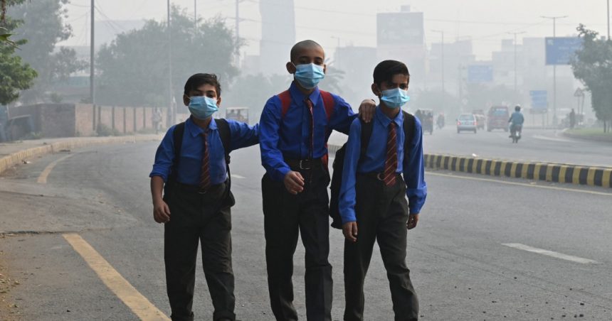 scoli inchise din cauza poluarii fara precedent orasul din pakistan unde copiii nu mai pot merge la scoala 67277db05e2dd