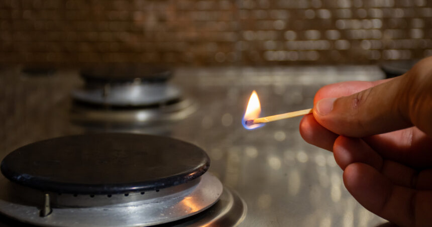 sute de consumatori din sectorul 1 au ramas fara gaze naturale din cauza unei avarii produse in timpul unor lucrari la un gard 67471ce1795ea