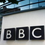 sute de jurnalisti si personalitati acuza bbc de partinire in favoarea israelului si cer sa revina la corectitudine si impartialitate 67253618f181d