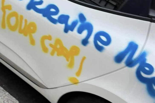 ucraina are nevoie de masina ta zeci de automobile au fost vandalizate in franta cu acest mesaj misterios 673ec76fafcea