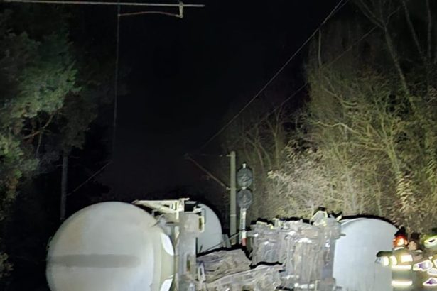 un marfar incarcat cu benzina a deraiat in mehedinti arafat este o interventie dificila cu risc de explozie 672b2dfebc95d