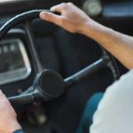 un tanar fara permis a furat un autobuz de pe o strada din satu mare apoi a facut accident cu el 672e20f14e878