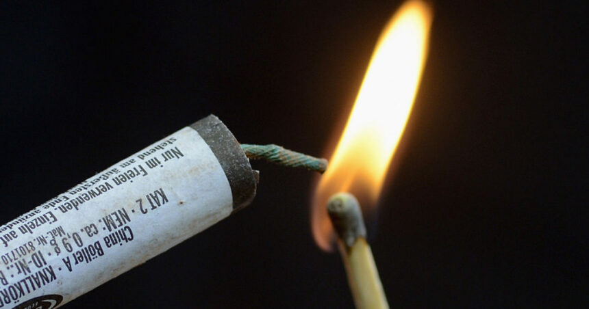 video a inceput sezonul petardelor iar internetul este plin de oferte ilegale ce risca cei care le vand dar si cei care le cumpara 67417b90e052d