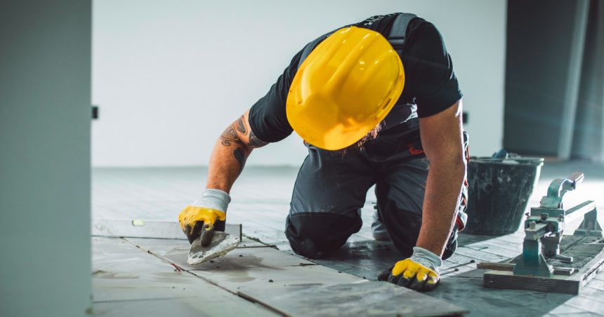 Criză de muncitori în construcții. Șantierul unde lucrează persoane din 4 județe pentru a construi 100 de blocuri cu fonduri de la UE 1 video criza de muncitori in constructii santierul unde lucreaza oameni din 4 judete ca sa ridice 100 de blocuri cu bani de la ue 672a43a5d8e80