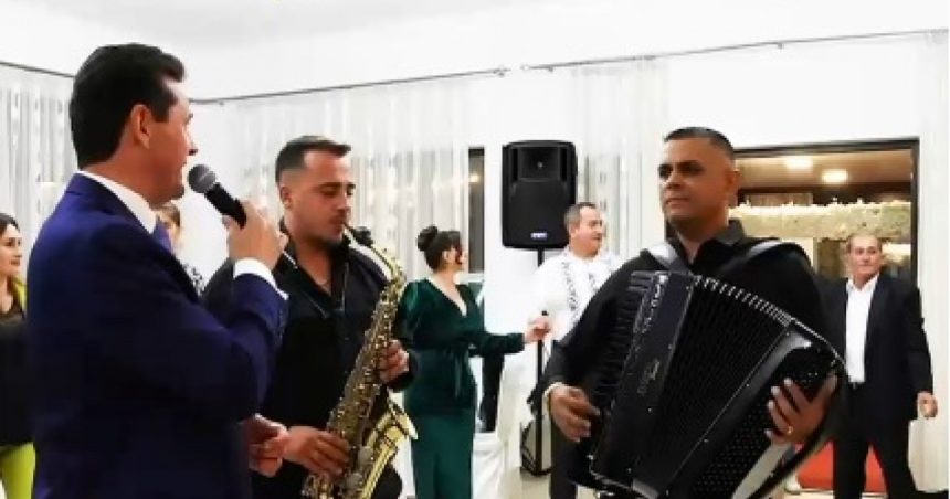video primarul lautar din mehedinti care isi rotunjeste veniturile din cantari la nunti botezuri si spectacole ce spune legea 673640fb73337