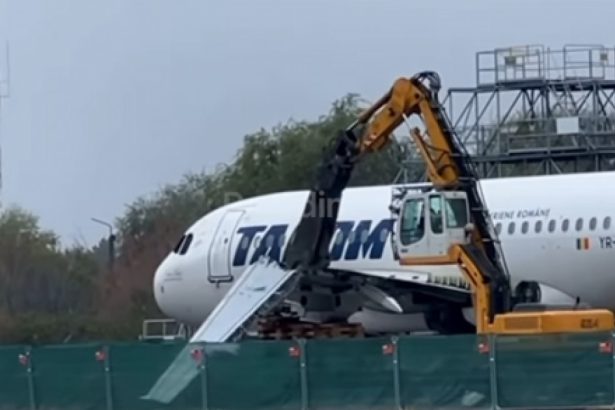 video tarom a scos din serviciu patru aeronave a318 doua sunt taiate in fata hangarului de la otopeni 673501172f1b1