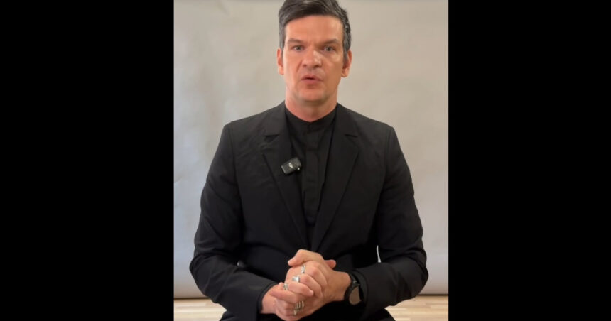 video tudor chirila clip pe facebook nu prea stiu tiktok style sper sa aveti rabdare ca sunt mai multe de discutat mesajul artistului 6749a3b64fd4a