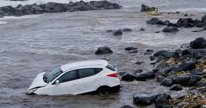 videofoto inundatii puternice in italia masinile luate de ape de pe strazi au ajuns in mare 6734e16b8e65e