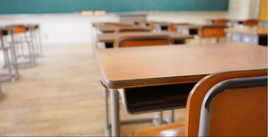 a inceput simularea pentru evaluarea nationala si mai multe scoli au trimis ceilalti elevi acasa sau i au mutat in sala de sport ce spune seful isj 6756cc179a88e