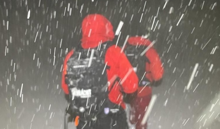 actiune dificila a salvamontistilor pentru recuperarea a 23 de turisti surprinsi de viscol in zona varfului leaota 675f324eebe87