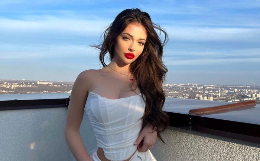 andreea bostanica si a imbodobit bradul cu globuri bijuterie in valoare de mii de euro fanii au criticat o dur e mai scump decat chiria mea 675d45d4d9c68