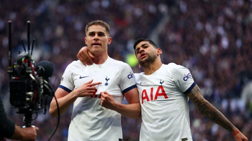 ange postecoglou anunta cand revin romero si van de ven concurentii lui dragusin de la tottenham 6750687fb556a
