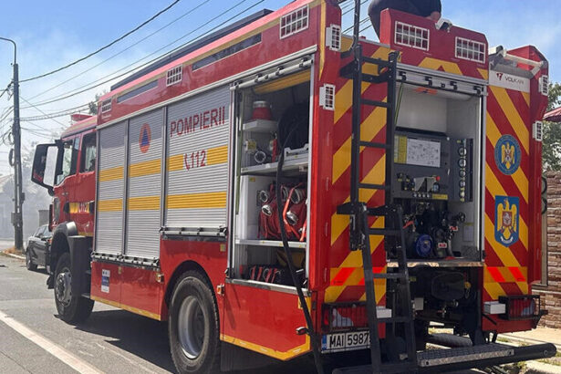 arde o un imobil din valea dacilor intervin pompierii cu mai multe autospeciale 67657098ab949