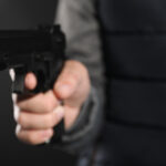 atac armat la o banca din municipiul calarasi un barbat a scos pistolul de sub geaca si a cerut bani 674f41f096c0f