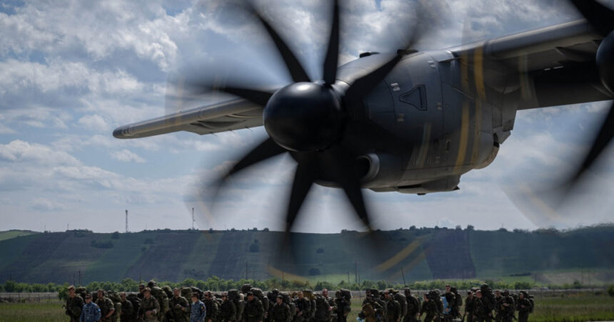 biden aproximativ 80 000 de trupe americane au fost trimise in baze din state membre nato pentru a descuraja agresiunea rusa 67542c637d3b1