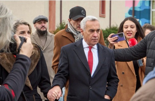 calin georgescu a ramas acasa fara internet si caldura pentru a se spala urmele la tot ce ei au furat si au distrus este nevoie de razboi in mintile lor bolnave sistemul oligarhic deja a p 6754a59239ee6