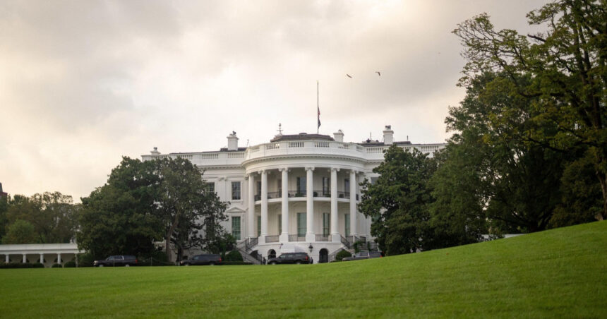 casa alba il apara pe joe biden dupa ce si a gratiat fiul ce a declarat purtatoarea de cuvant 674ee278486ae