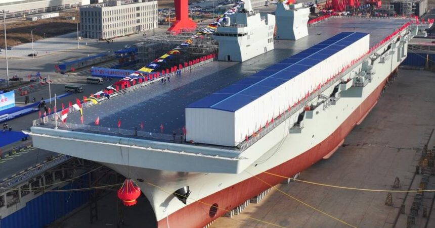 china a lansat cea mai mare nava de asalt amfibie din lume o demonstratie a modului in care isi consolideaza puterea militara 676ed05367014
