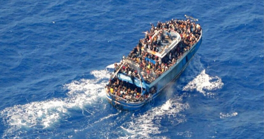 Cinci morți și zeci de dispăruți după scufundarea unei bărci cu imigranți în largul insulei grecești Creta 1 cinci morti si zeci de disparuti dupa ce o barca cu imigranti s a scufundat in largul insulei grecesti creta 675db747d4b40