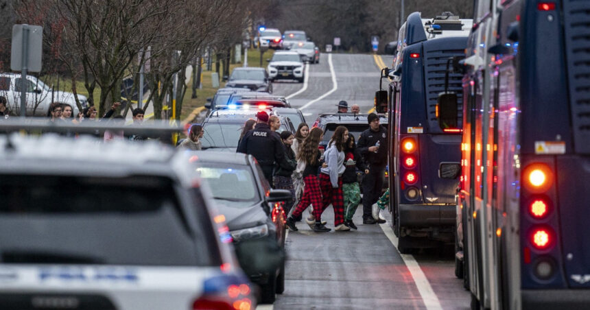 cine este autoarea atacului armat la o scoala din sua samantha avea 15 ani si se numara printre victime 676114bbaba8e