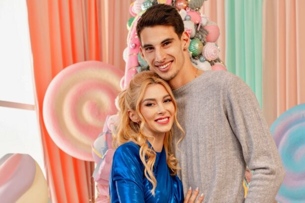 cum au aparut andreea balan si victor cornea la sedinta foto de craciun se speculeaza ca artista a fost ceruta in casatorie de sportiv 674dcbc88453e