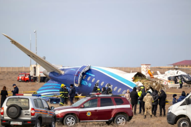 cutiile negre ale avionului din azerbaidjan prabusit recuperate in timp ce intrebarile privind implicarea ruseasca se aduna ce se stie pana acum 676e8ef35b27a