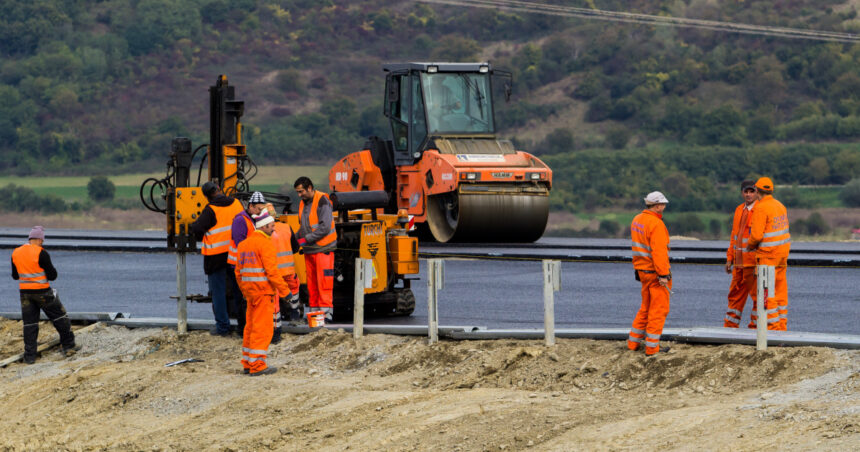 detinutii vor lucra pe viitoarele santiere de autostrazi si drumuri expres vor primi bani iar pedeapsa li se va reduce 67692f923f627