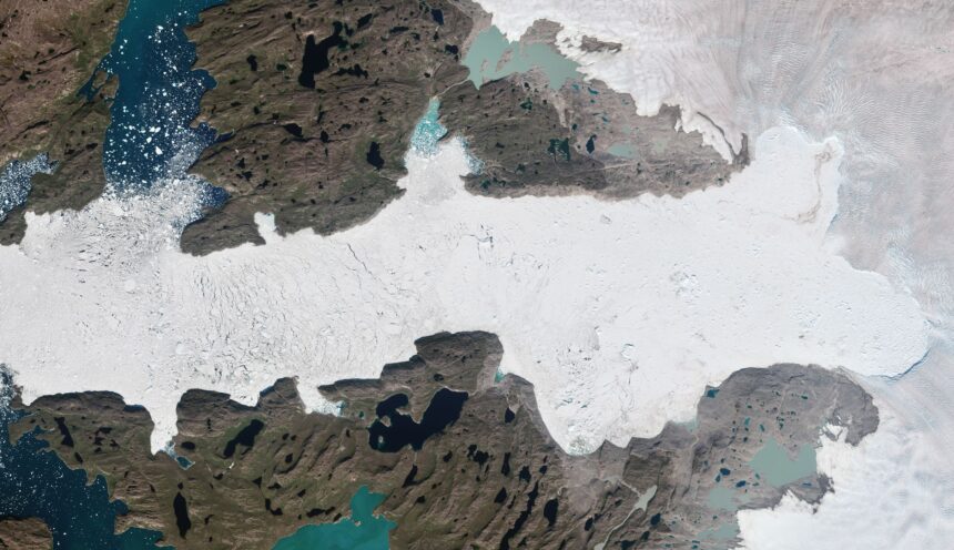 doi sateliti esa si nasa si au unit fortele si au masurat calota glaciara din groenlanda 67691b7f26445