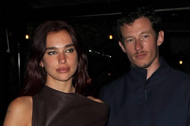 dua lipa a fost ceruta in casatorie de callum turner cantareata si actorul sunt impreuna de un an 676eb01ee8d9d
