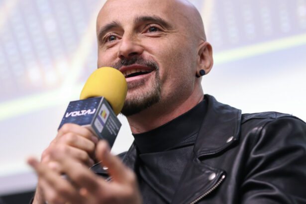 exclusiv mesajul de craciun al lui calin goia solistul trupei voltaj ce a transmis artistul romanilor 676b1b1235abf