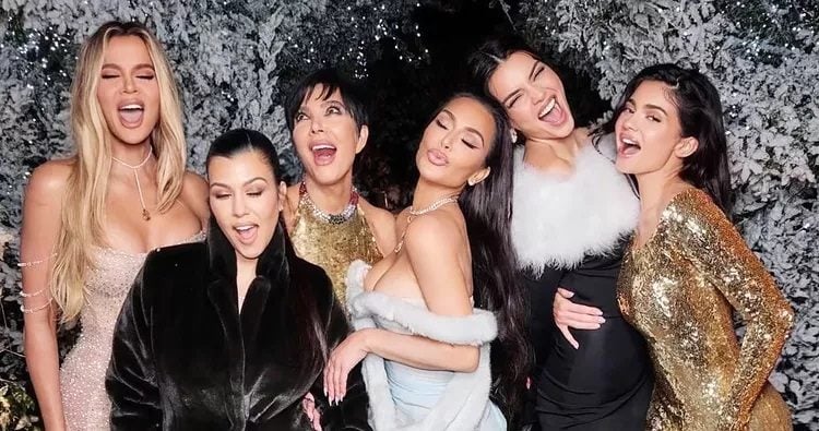 familia kardashian renunta la fastuoasa petrecere de craciun decizia neasteptata luata in acest an 67657fc22425a