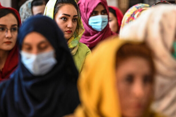 femeile din afganistan vor fi excluse si din scolile de asistente medicale 674f3345a51da