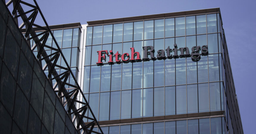 fitch a revizuit perspectiva ratingului romaniei de la stabil la negativ din cauza incertitudinii politice la niveluri ridicate 676290c20e095