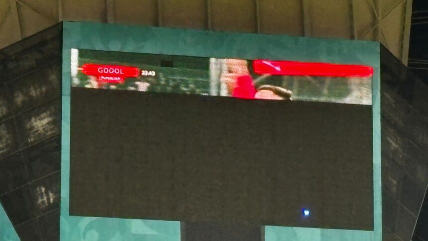 foto de rasul curcilor pe arena nationala tabela inca este defecta 6768585991264