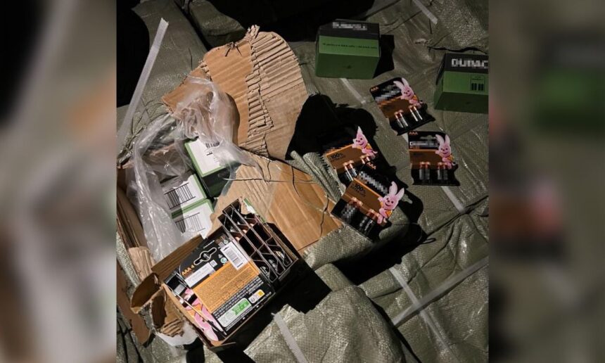 foto parfumuri si baterii contrafacute de 35 milioane lei descoperite in portul constanta intr un container sosit din china 675d52f40a014