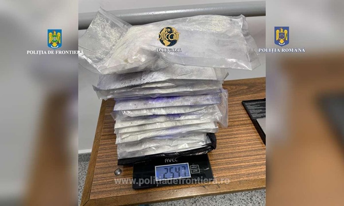 foto video barbat prins cu 25 kg de cocaina in caroseria masinii la frontiera suspectul a fost arestat 674ecee7d468c