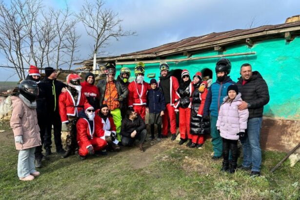 foto video grupul atv off road constanta a adus bucuria craciunului in familiile nevoiase din judet 676070ef57127